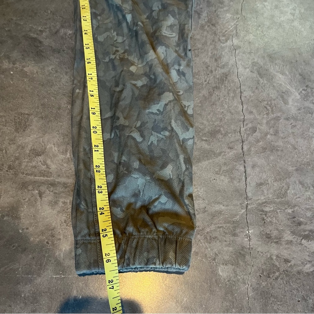 ATHLETA Printed Farallon Jogger Laurel Olive Camo - Picture 11 of 11